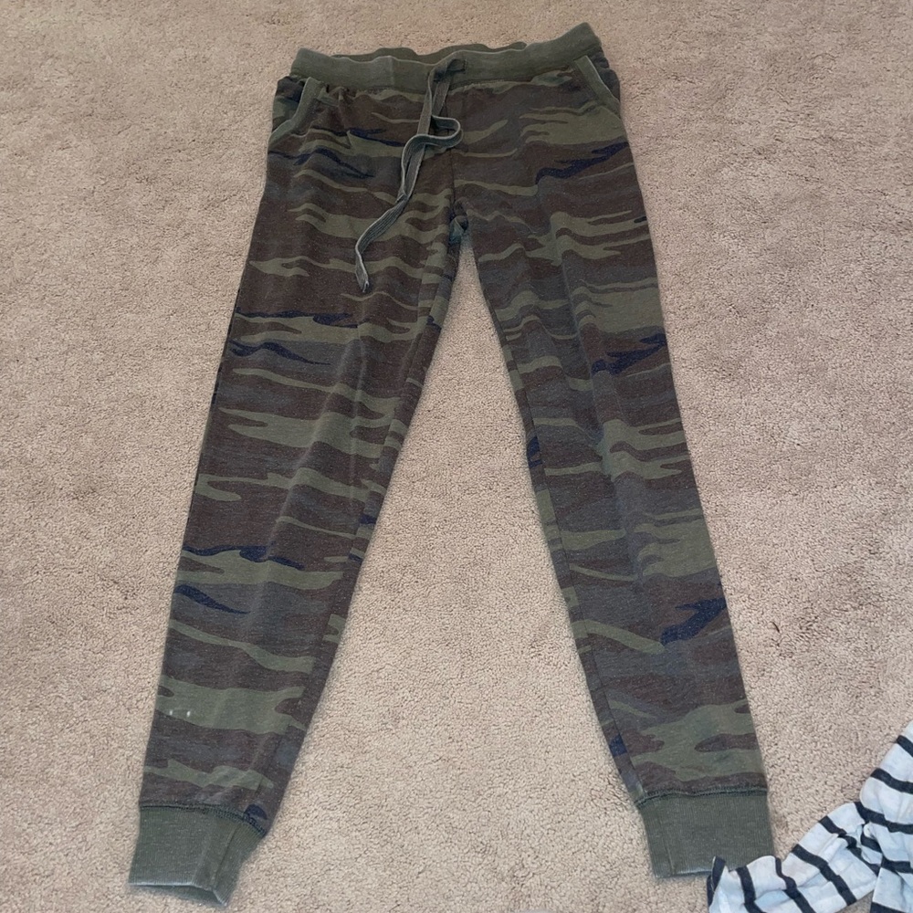Z supply camo joggers super comfy